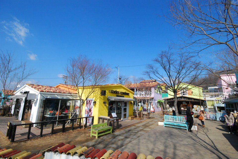 https://mdw-travel-data-us-east-1.s3.amazonaws.com/img/country/South-Korea/Provence-Village/img_00.jpg