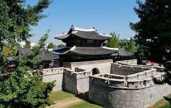 https://mdw-travel-data-us-east-1.s3.amazonaws.com/img/country/South-Korea/Pungnammun-Gate/img_02.jpg