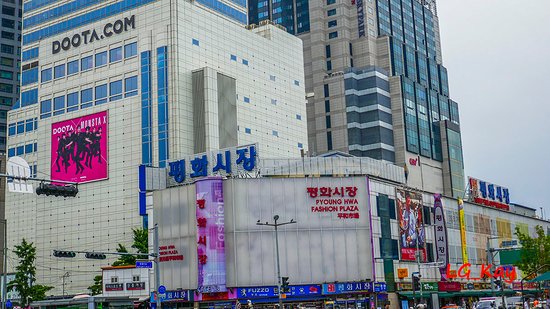 https://mdw-travel-data-us-east-1.s3.amazonaws.com/img/country/South-Korea/Pyeonghwa-Market/img_02.jpg