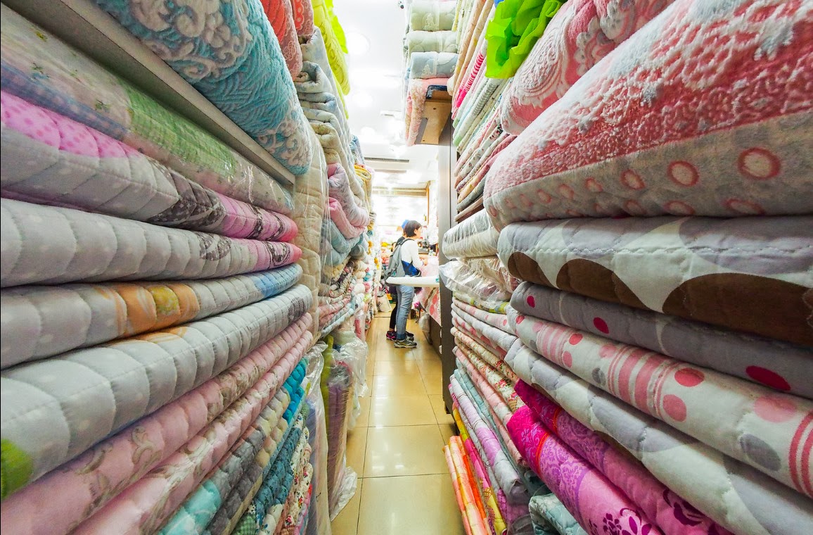 https://mdw-travel-data-us-east-1.s3.amazonaws.com/img/country/South-Korea/Pyeonghwa-Market/img_03.jpg