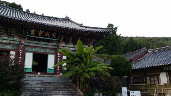 https://mdw-travel-data-us-east-1.s3.amazonaws.com/img/country/South-Korea/Sacheon-Daeyulsa-Temple/img_01.jpg
