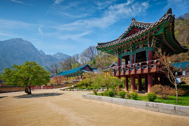 https://mdw-travel-data-us-east-1.s3.amazonaws.com/img/country/South-Korea/Sacheon-Daeyulsa-Temple/img_03.jpg