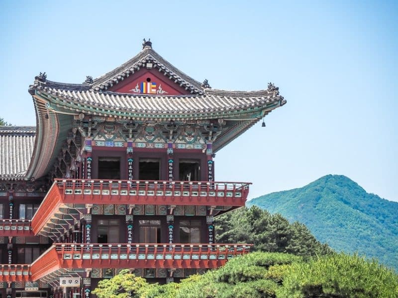 https://mdw-travel-data-us-east-1.s3.amazonaws.com/img/country/South-Korea/Samgwangsa-Temple/img_01.jpg
