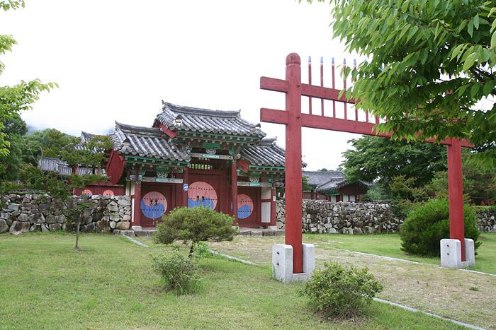 https://mdw-travel-data-us-east-1.s3.amazonaws.com/img/country/South-Korea/Sancheong-Ssanggyesa-Temple/img_02.jpg