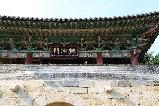 https://mdw-travel-data-us-east-1.s3.amazonaws.com/img/country/South-Korea/Sangdangsanseong-Fortress/img_03.jpg