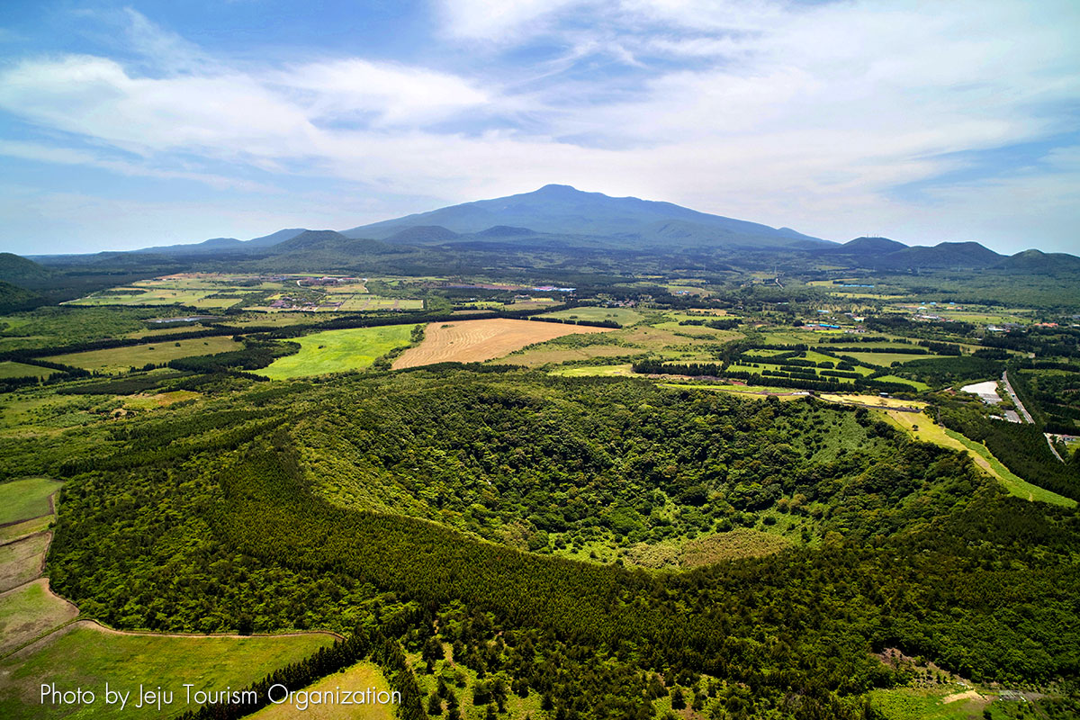 https://mdw-travel-data-us-east-1.s3.amazonaws.com/img/country/South-Korea/Sangumburi-Crater/img_05.jpg