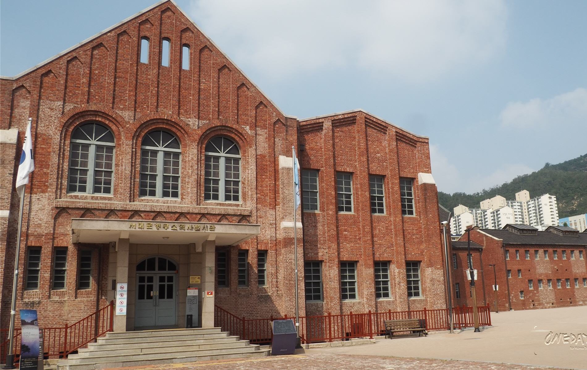 https://mdw-travel-data-us-east-1.s3.amazonaws.com/img/country/South-Korea/Seodaemun-Prison-History-Hall/img_01.jpg