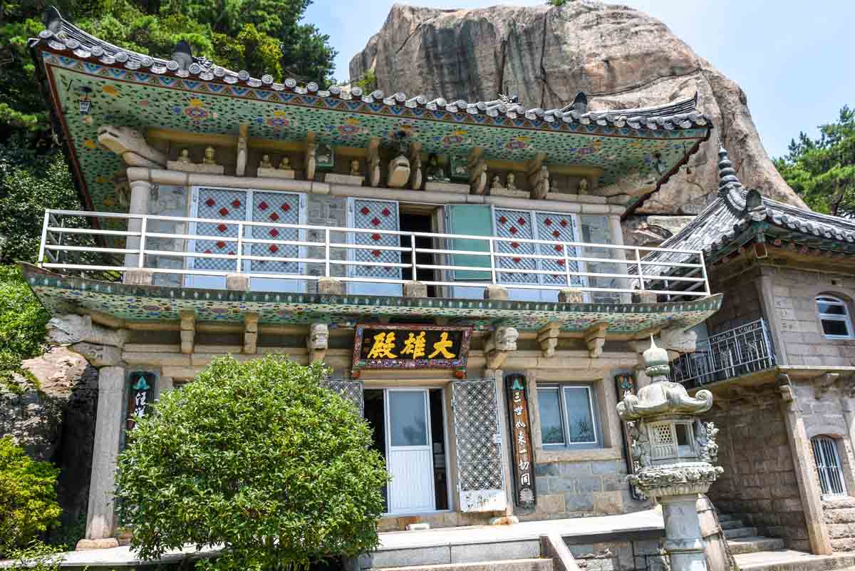 https://mdw-travel-data-us-east-1.s3.amazonaws.com/img/country/South-Korea/Seokbulsa-Temple/img_01.jpg