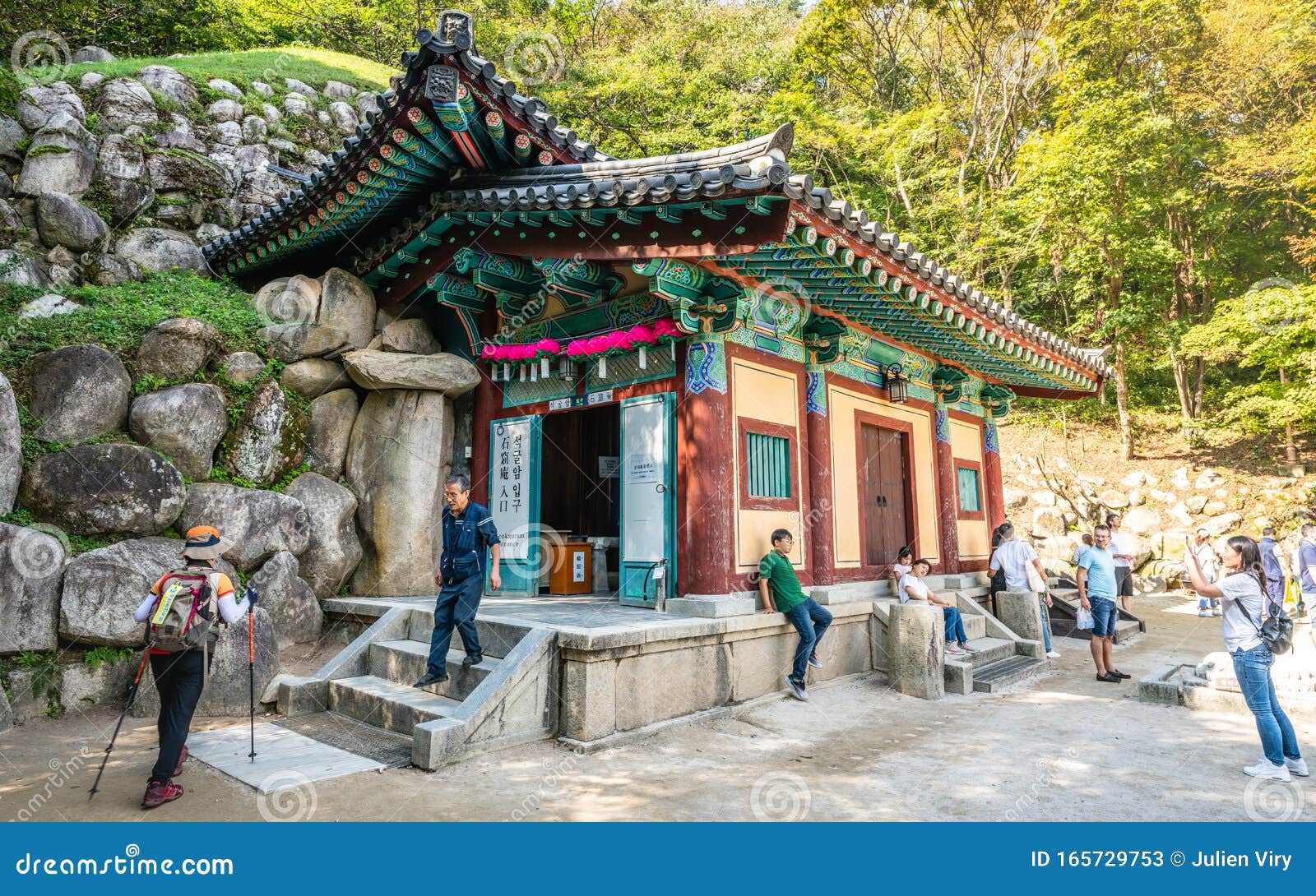 https://mdw-travel-data-us-east-1.s3.amazonaws.com/img/country/South-Korea/Seokguram-Grotto/img_01.jpg