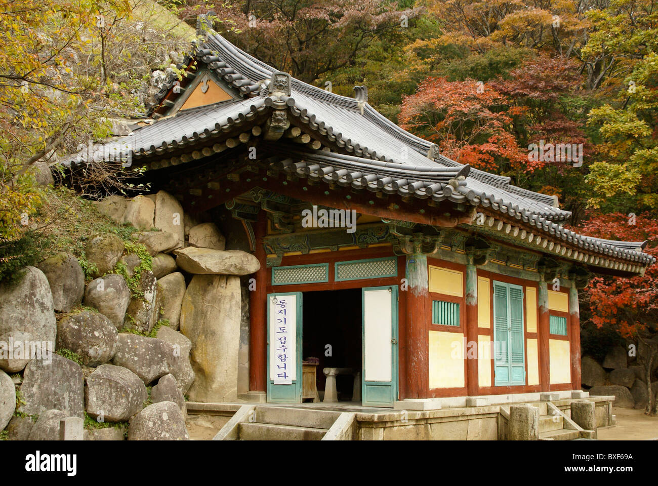 https://mdw-travel-data-us-east-1.s3.amazonaws.com/img/country/South-Korea/Seokguram-Grotto/img_03.jpg
