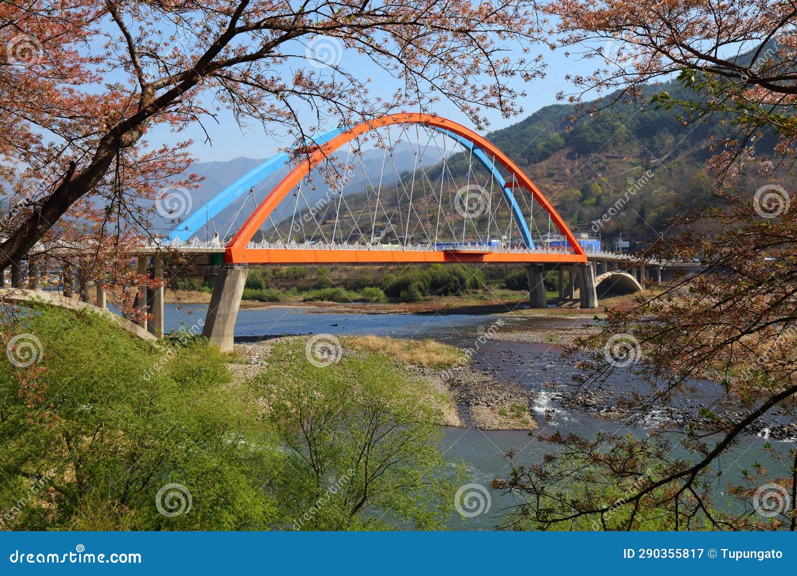 https://mdw-travel-data-us-east-1.s3.amazonaws.com/img/country/South-Korea/Seomjingang-River-Train/img_02.jpg