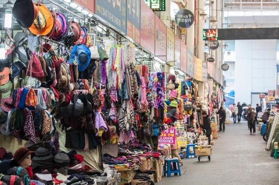 https://mdw-travel-data-us-east-1.s3.amazonaws.com/img/country/South-Korea/Seomun-Market/img_02.jpg