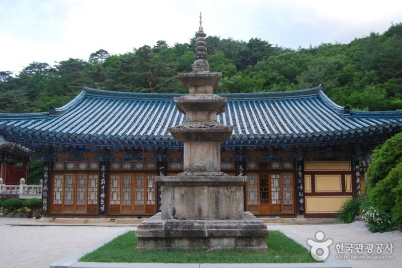 https://mdw-travel-data-us-east-1.s3.amazonaws.com/img/country/South-Korea/Seongnamsa-Temple/img_03.jpg