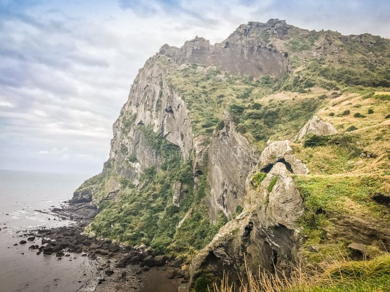 https://mdw-travel-data-us-east-1.s3.amazonaws.com/img/country/South-Korea/Seongsan-Ilchulbong-Peak/img_02.jpg