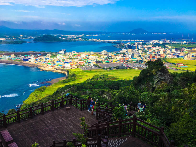 https://mdw-travel-data-us-east-1.s3.amazonaws.com/img/country/South-Korea/Seongsan-Ilchulbong-Peak/img_03.jpg