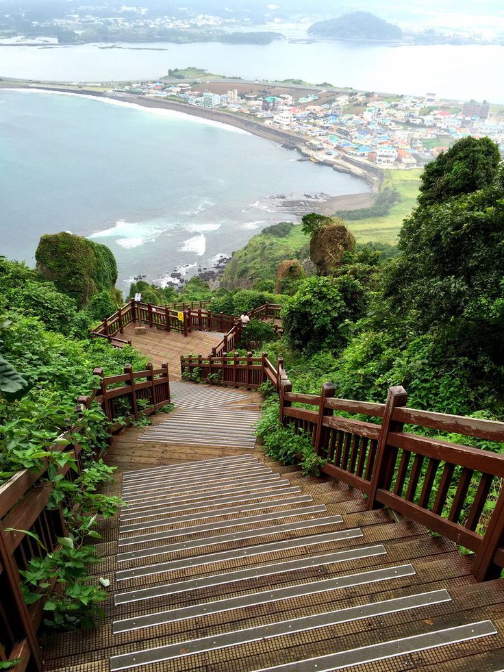 https://mdw-travel-data-us-east-1.s3.amazonaws.com/img/country/South-Korea/Seongsan-Ilchulbong-Peak/img_05.jpg