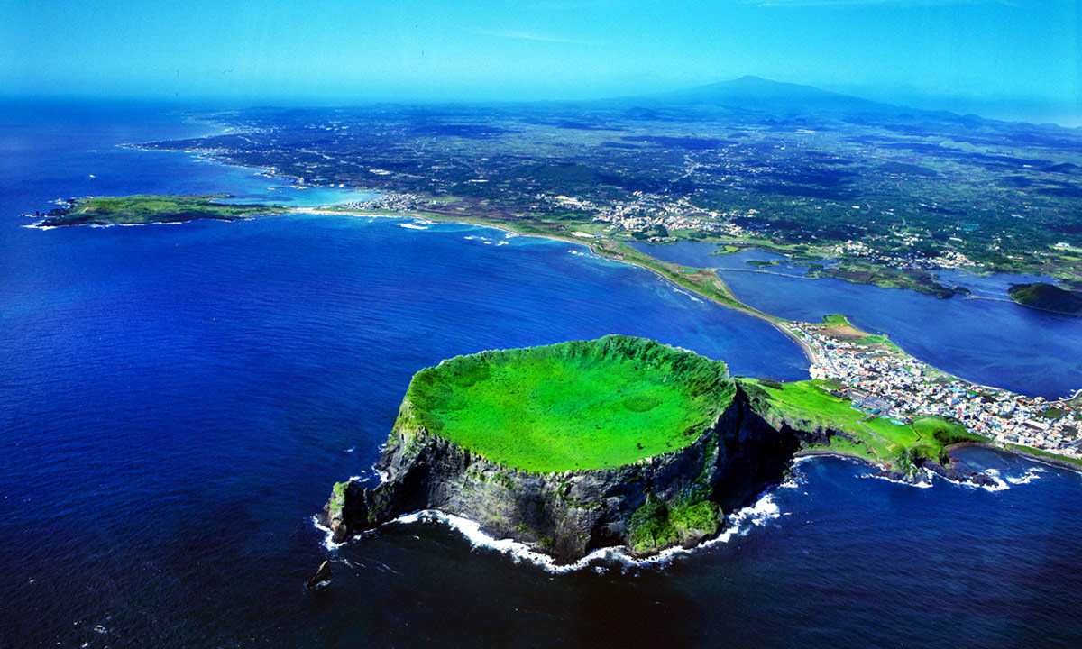 https://mdw-travel-data-us-east-1.s3.amazonaws.com/img/country/South-Korea/Seongsan-Shell-Mound/img_01.jpg