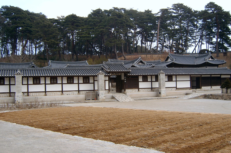 https://mdw-travel-data-us-east-1.s3.amazonaws.com/img/country/South-Korea/Seongyojang-House/img_03.jpg
