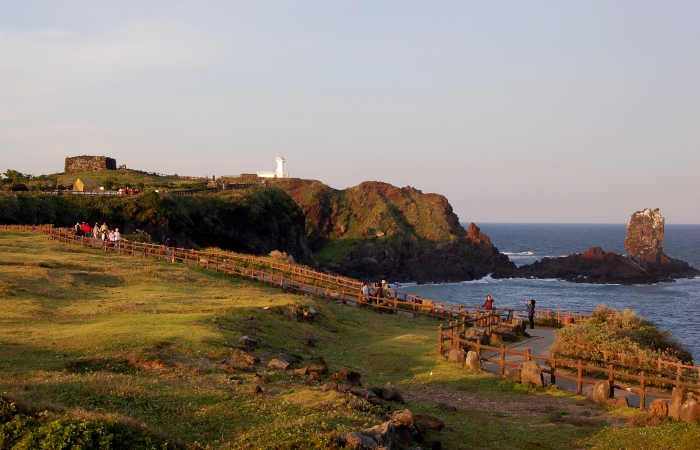 https://mdw-travel-data-us-east-1.s3.amazonaws.com/img/country/South-Korea/Seopjikoji/img_03.jpg