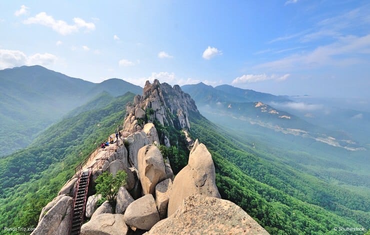 https://mdw-travel-data-us-east-1.s3.amazonaws.com/img/country/South-Korea/Seoraksan-National-Park/img_01.jpg