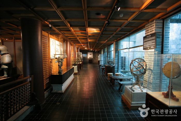 https://mdw-travel-data-us-east-1.s3.amazonaws.com/img/country/South-Korea/Silla-Arts-and-Science-Museum/img_02.jpg