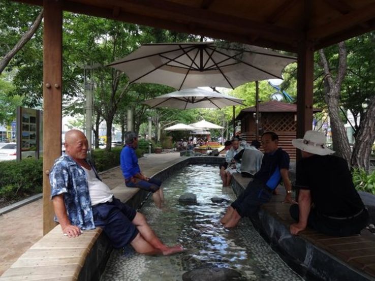https://mdw-travel-data-us-east-1.s3.amazonaws.com/img/country/South-Korea/Sinwolseon-Yuseong-Hot-Springs/img_01.jpg