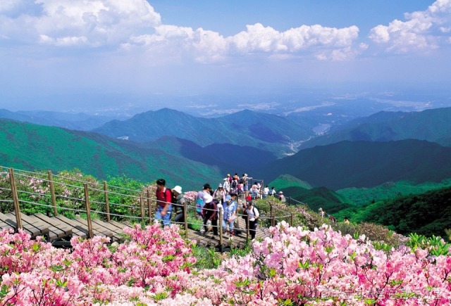 https://mdw-travel-data-us-east-1.s3.amazonaws.com/img/country/South-Korea/Sobaeksan-National-Park/img_03.jpg