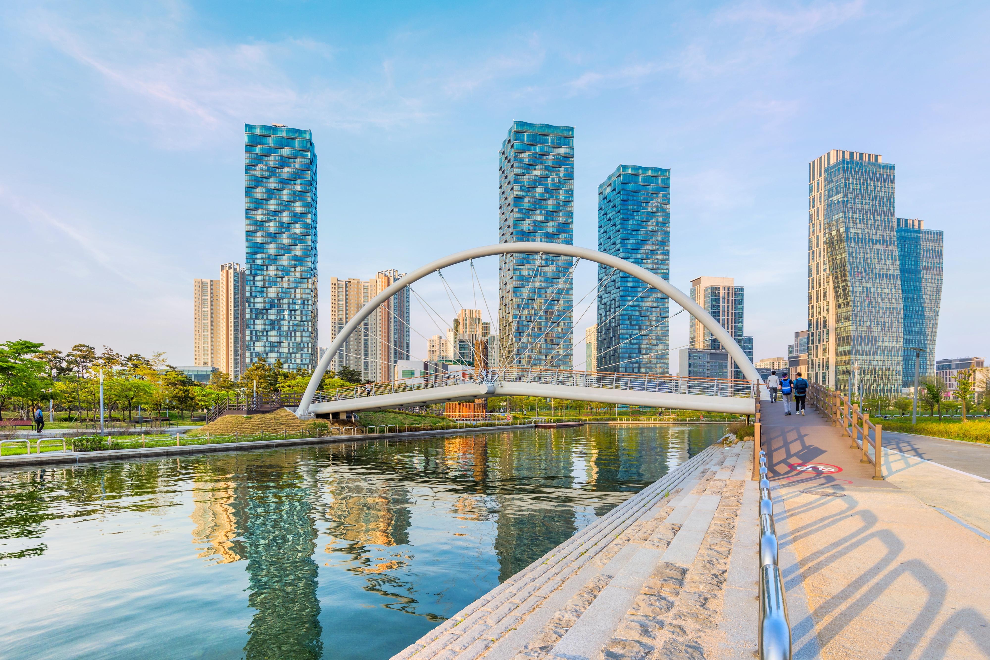 https://mdw-travel-data-us-east-1.s3.amazonaws.com/img/country/South-Korea/Songdo-Central-Park/img_02.jpg
