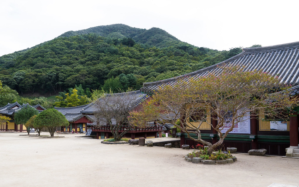 https://mdw-travel-data-us-east-1.s3.amazonaws.com/img/country/South-Korea/Songgwangsa-Temple/img_03.jpg