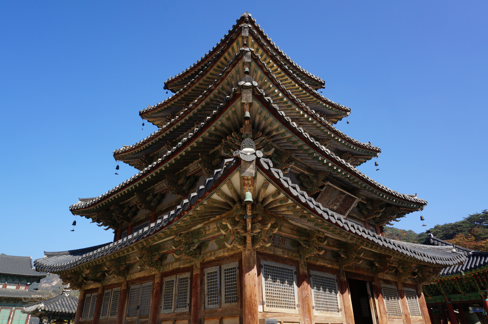 https://mdw-travel-data-us-east-1.s3.amazonaws.com/img/country/South-Korea/Songnisan-National-Park/img_03.jpg