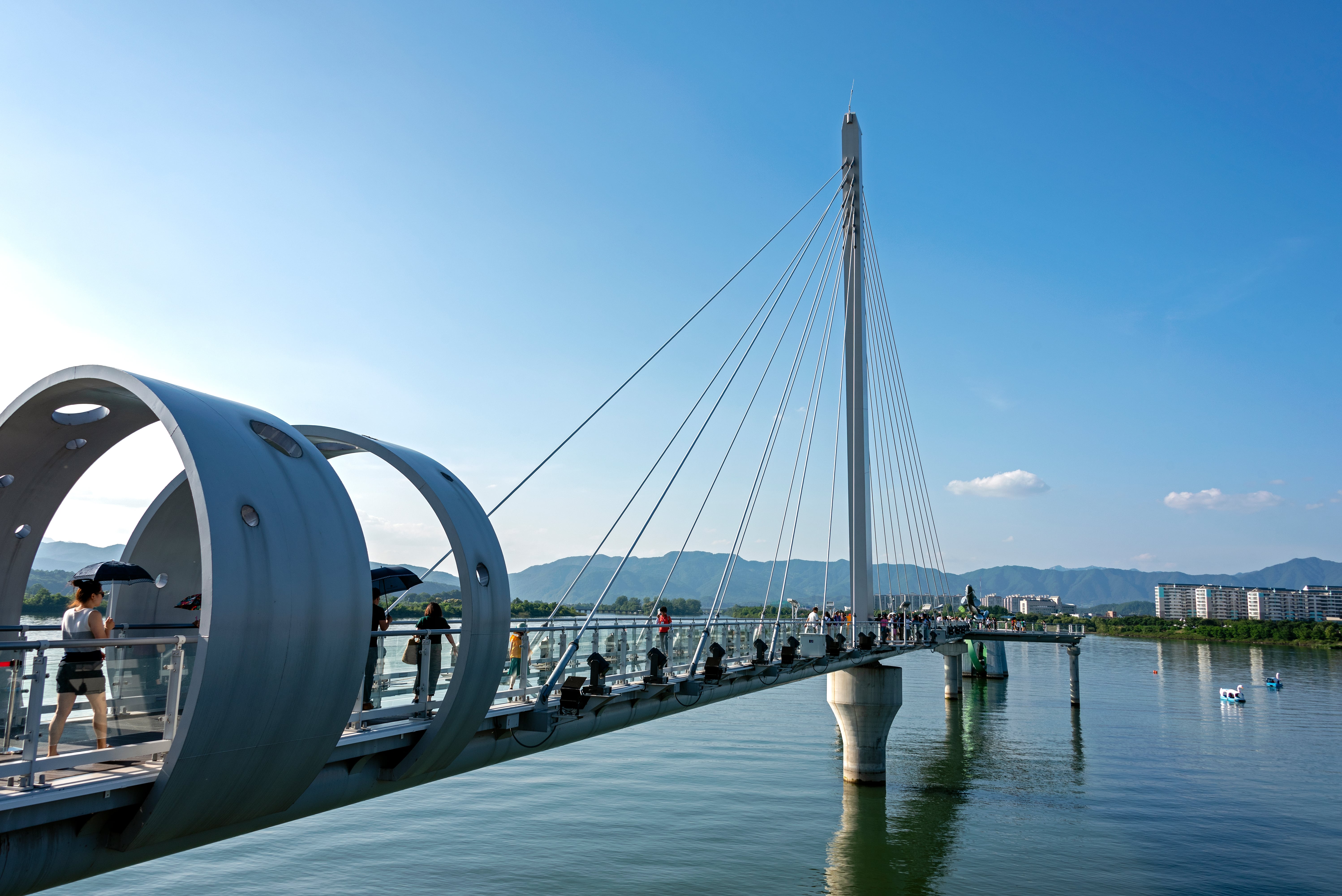 https://mdw-travel-data-us-east-1.s3.amazonaws.com/img/country/South-Korea/Soyanggang-Skywalk/img_02.jpg