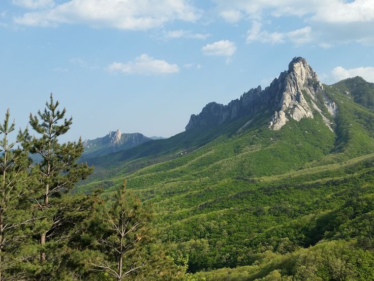 https://mdw-travel-data-us-east-1.s3.amazonaws.com/img/country/South-Korea/Sueun-Noeulbit-High-Land/img_03.jpg