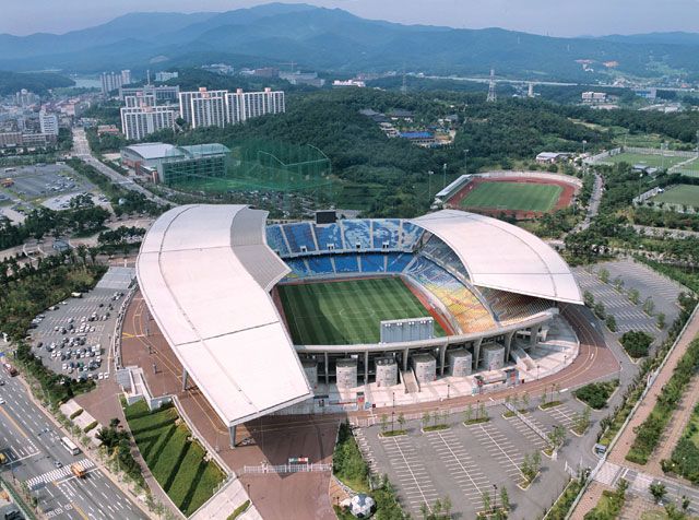 https://mdw-travel-data-us-east-1.s3.amazonaws.com/img/country/South-Korea/Suwon-World-Cup-Stadium/img_00.jpg