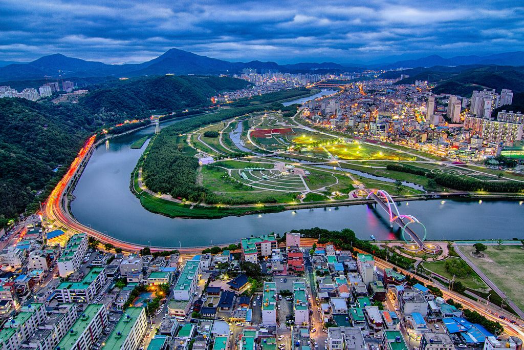 https://mdw-travel-data-us-east-1.s3.amazonaws.com/img/country/South-Korea/Taehwa-River-Citizens-Park/img_00.jpg