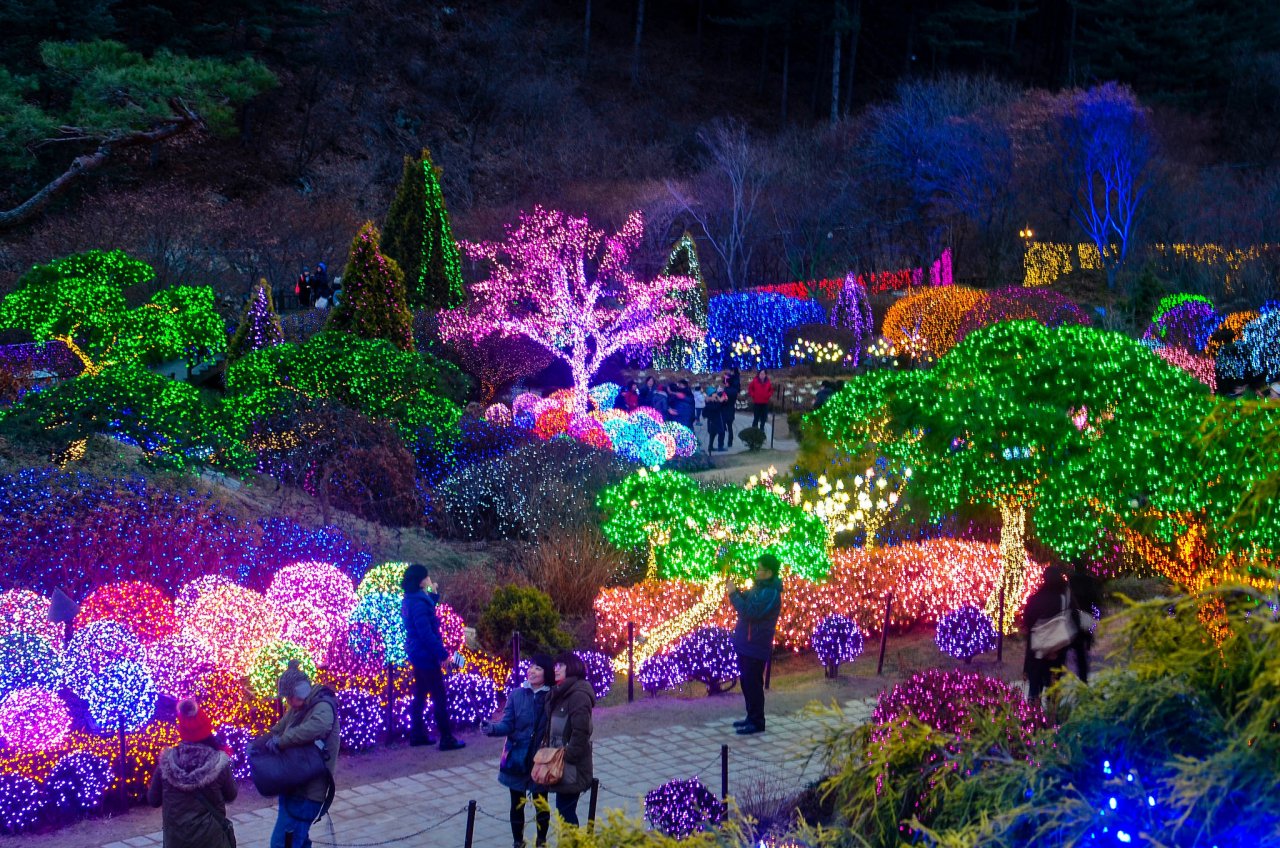 https://mdw-travel-data-us-east-1.s3.amazonaws.com/img/country/South-Korea/The-Garden-of-Morning-Calm/img_01.jpg