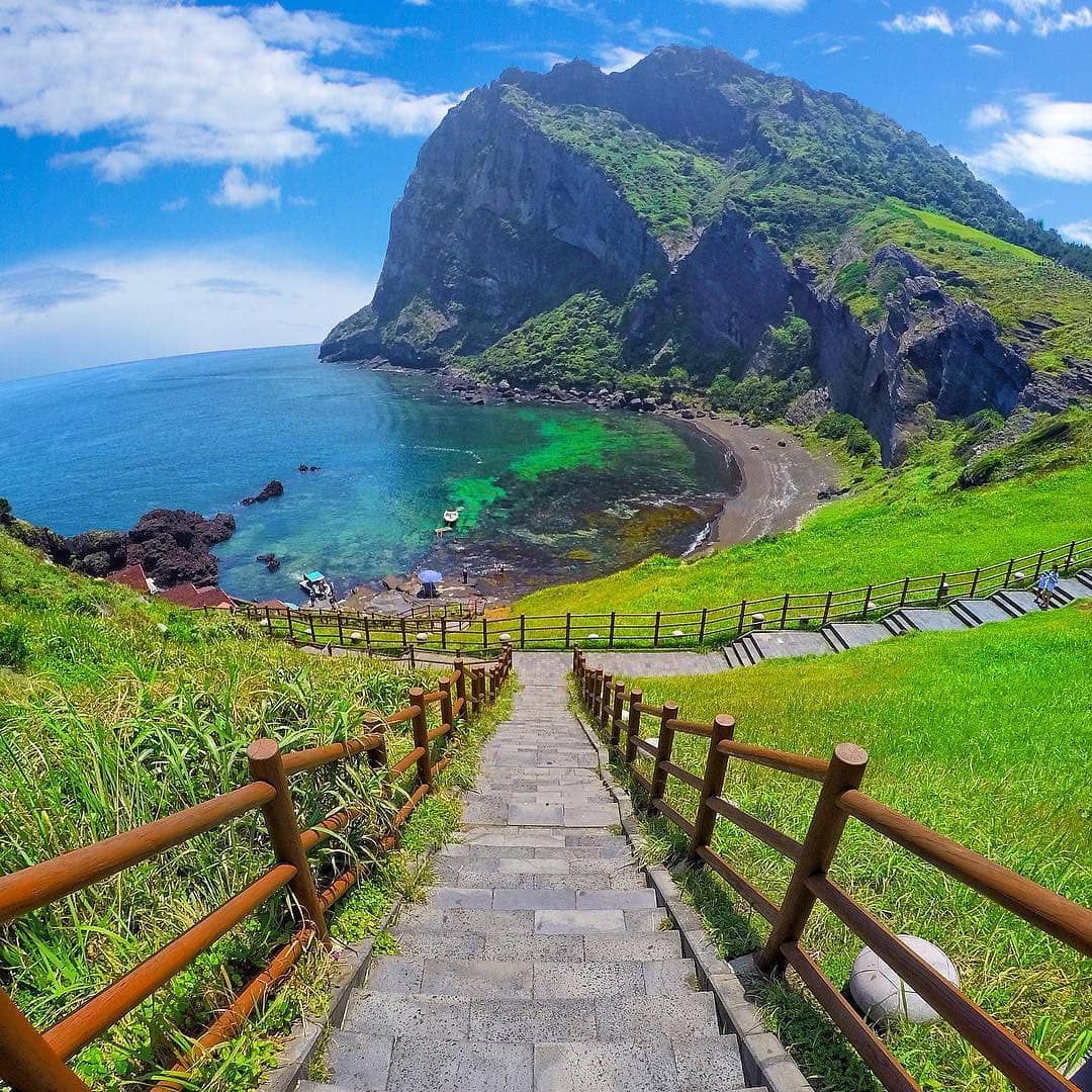 https://mdw-travel-data-us-east-1.s3.amazonaws.com/img/country/South-Korea/The-Great-Gyeongsan-Horizon/img_02.jpg