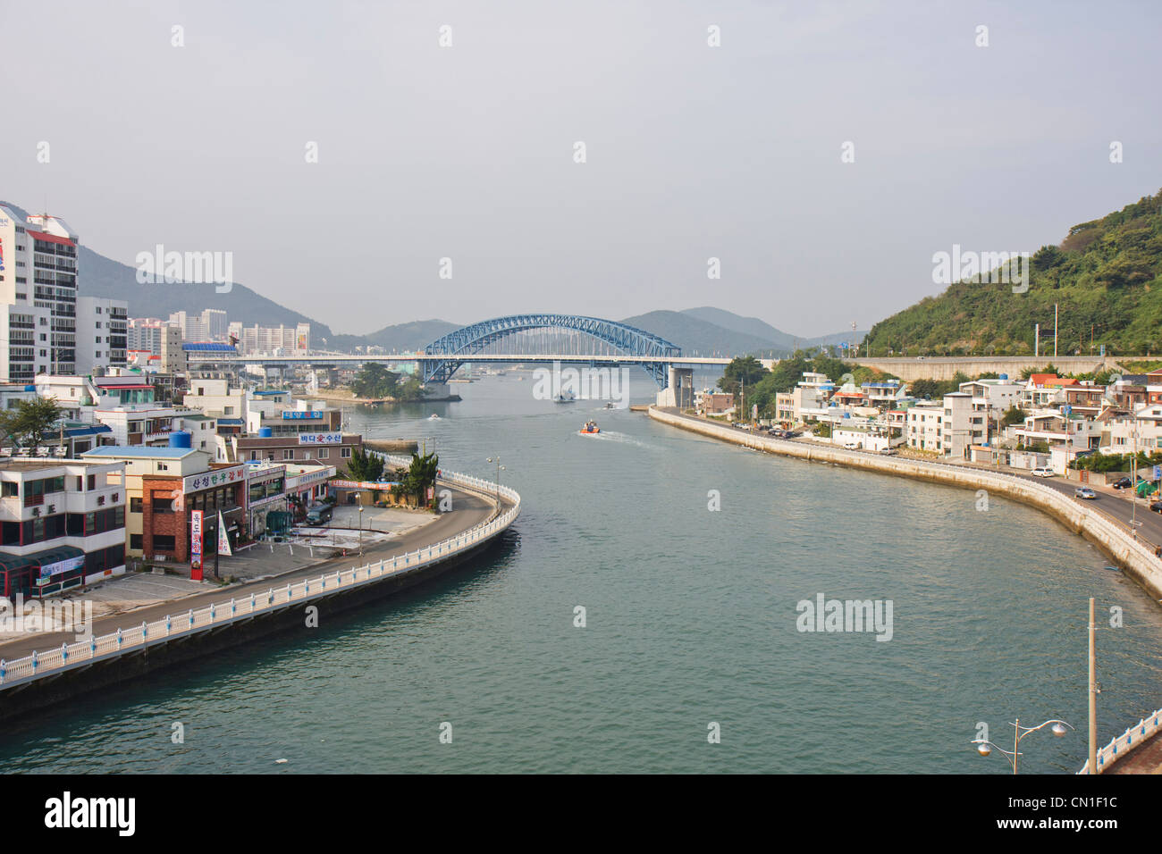 https://mdw-travel-data-us-east-1.s3.amazonaws.com/img/country/South-Korea/Tongyeong-Bridge/img_01.jpg