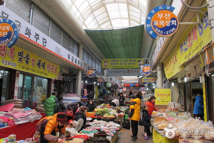 https://mdw-travel-data-us-east-1.s3.amazonaws.com/img/country/South-Korea/Tongyeong-Jungang-Market/img_00.jpg