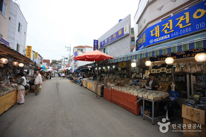 https://mdw-travel-data-us-east-1.s3.amazonaws.com/img/country/South-Korea/Tongyeong-Jungang-Market/img_01.jpg