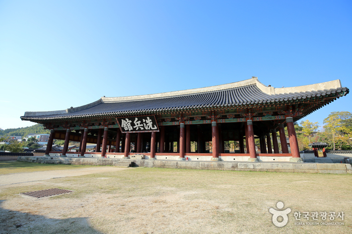https://mdw-travel-data-us-east-1.s3.amazonaws.com/img/country/South-Korea/Tongyeong-Sebyeonggwan-Hall/img_02.jpg
