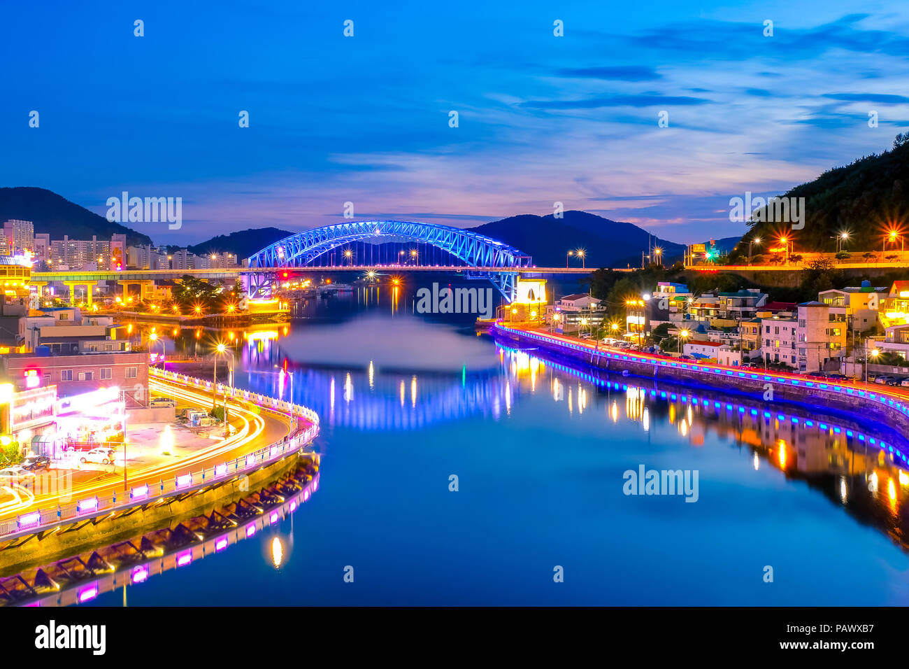 https://mdw-travel-data-us-east-1.s3.amazonaws.com/img/country/South-Korea/Tongyeong-Sunrise-Festival/img_03.jpg