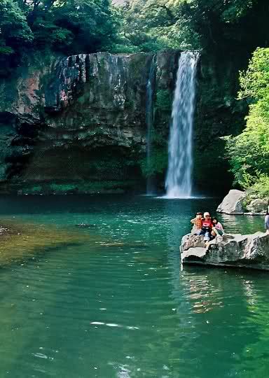 https://mdw-travel-data-us-east-1.s3.amazonaws.com/img/country/South-Korea/Tosansu-Waterfall/img_02.jpg