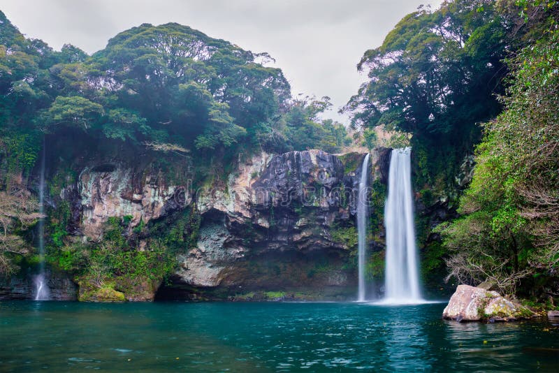 https://mdw-travel-data-us-east-1.s3.amazonaws.com/img/country/South-Korea/Tosansu-Waterfall/img_03.jpg