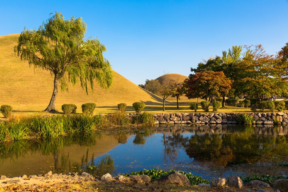 https://mdw-travel-data-us-east-1.s3.amazonaws.com/img/country/South-Korea/Tumuli-Park/img_00.jpg