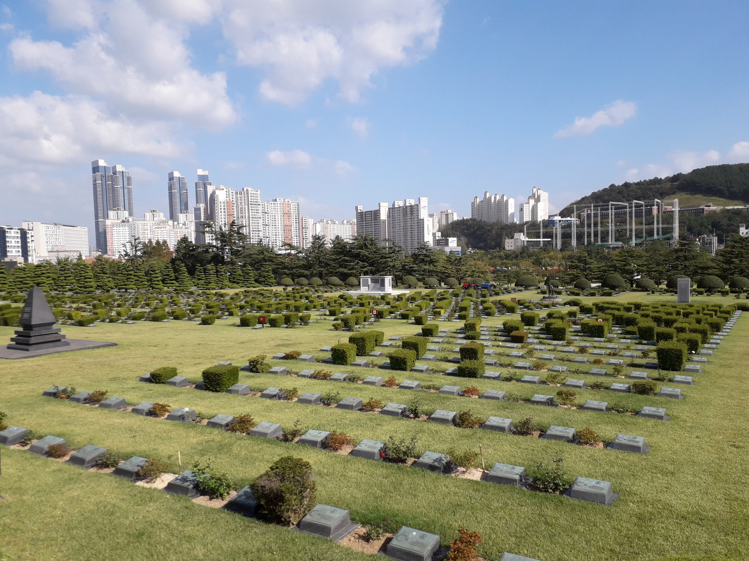 https://mdw-travel-data-us-east-1.s3.amazonaws.com/img/country/South-Korea/UN-Memorial-Cemetery/img_01.jpg