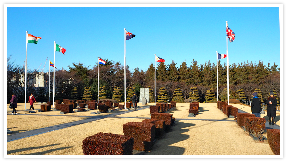 https://mdw-travel-data-us-east-1.s3.amazonaws.com/img/country/South-Korea/UN-Memorial-Cemetery/img_02.jpg