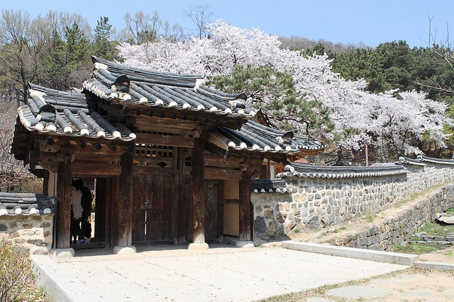 https://mdw-travel-data-us-east-1.s3.amazonaws.com/img/country/South-Korea/Uam-Folk-Village/img_01.jpg