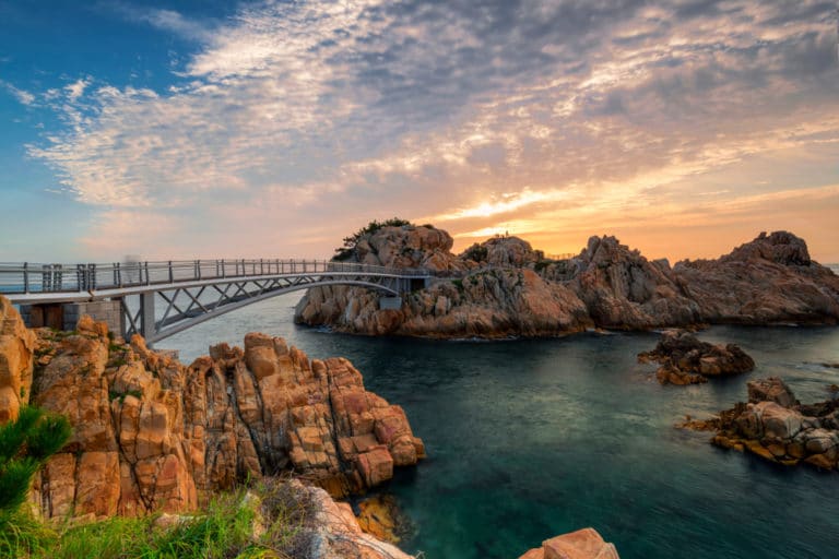 https://mdw-travel-data-us-east-1.s3.amazonaws.com/img/country/South-Korea/Ulsan-Culture-and-Arts-Center/img_00.jpg