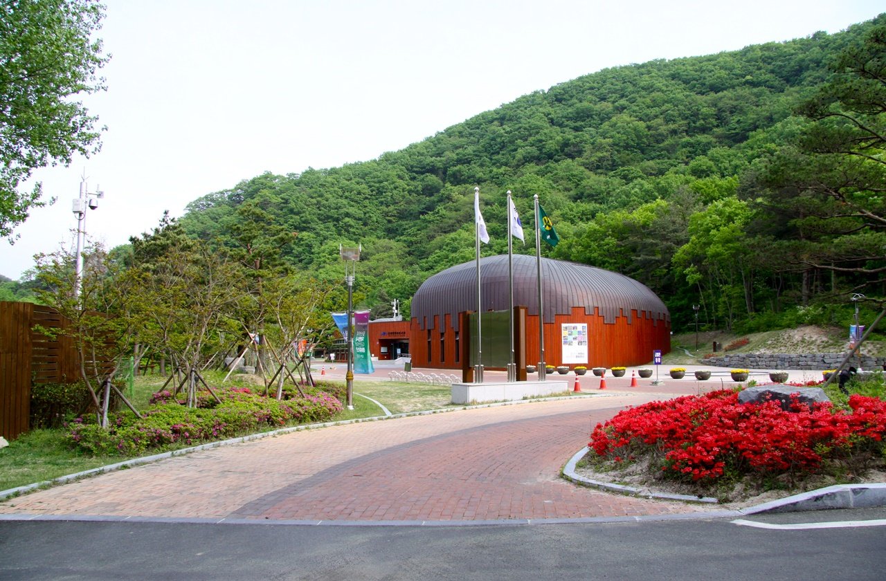 https://mdw-travel-data-us-east-1.s3.amazonaws.com/img/country/South-Korea/Ulsan-Petroglyph-Museum/img_00.jpg