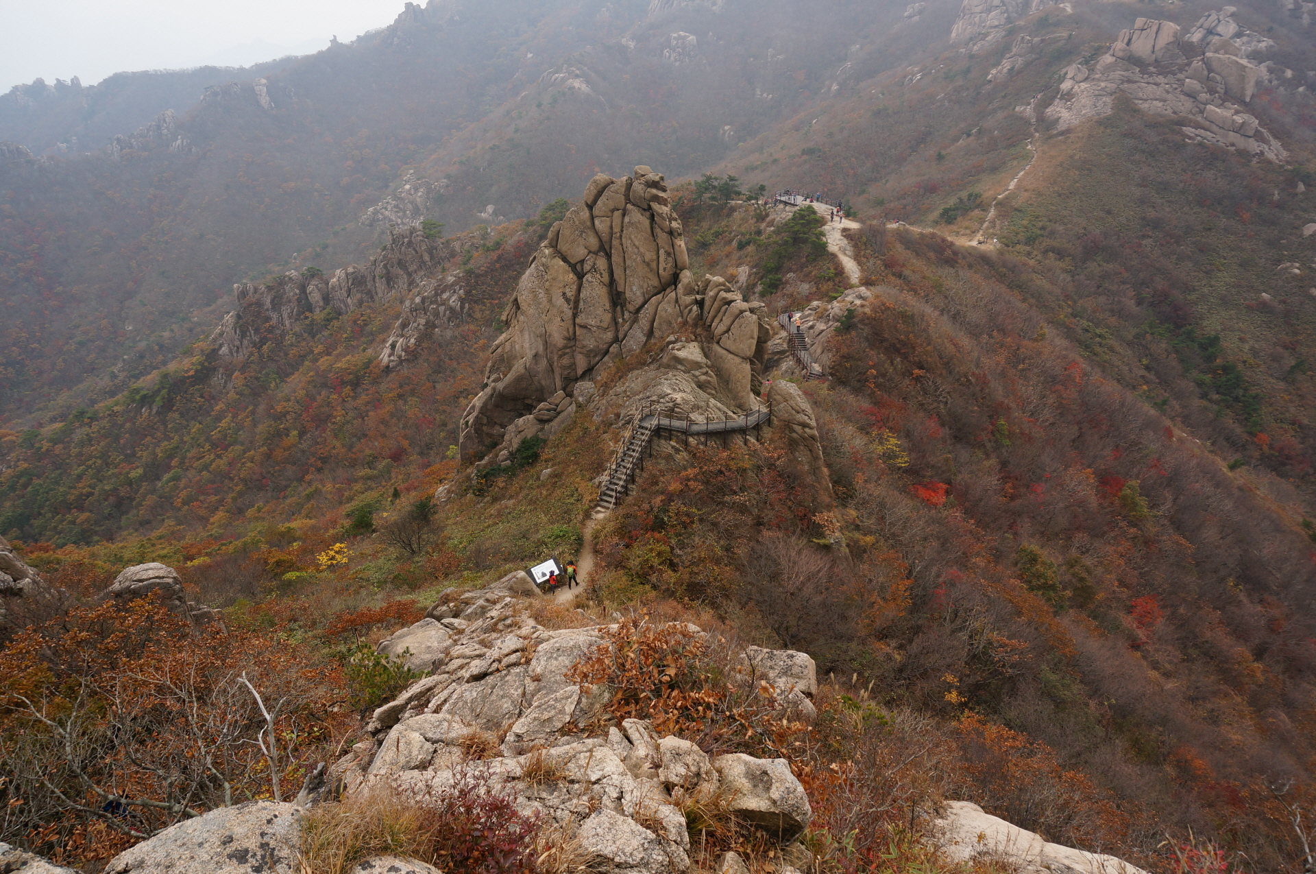 https://mdw-travel-data-us-east-1.s3.amazonaws.com/img/country/South-Korea/Wolchulsan-National-Park/img_01.jpg